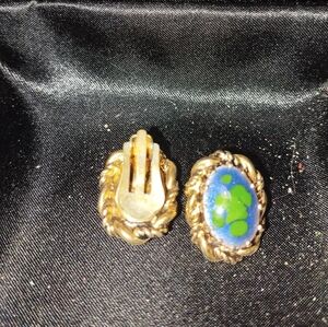 Stunning Cameo earrings vintage Austria clips